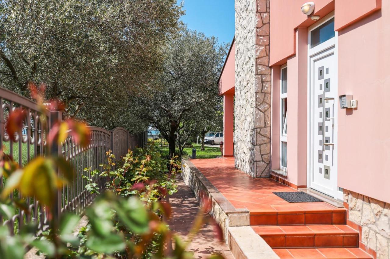 Holiday Home Cvita Sukosan Ngoại thất bức ảnh